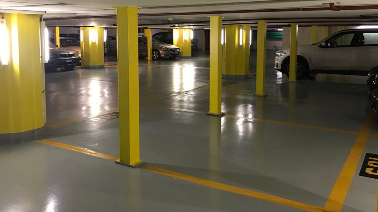 Pavimento-garaje-pintura-gris-amarilla-grupo-pavipor